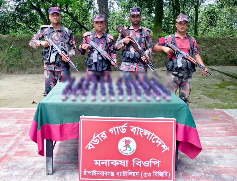 সীমান্তে ৫৩ বিজিবির পৃথক দুইটি অভিযানে এস্কাফ সিরাপ ও ভারতীয় মোবাইল ফোন জব্দ