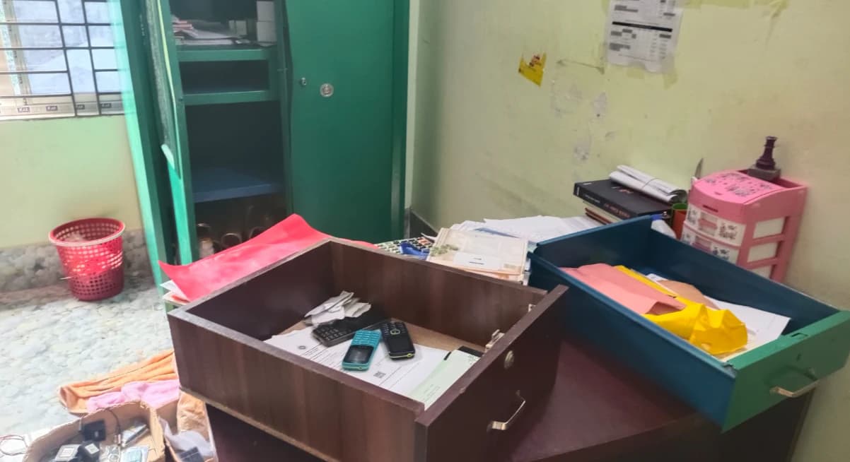 গ্রামীণফোনের ডিস্ট্রিবিউটর হাউজে চুরির অভিযোগে যুবক আটক