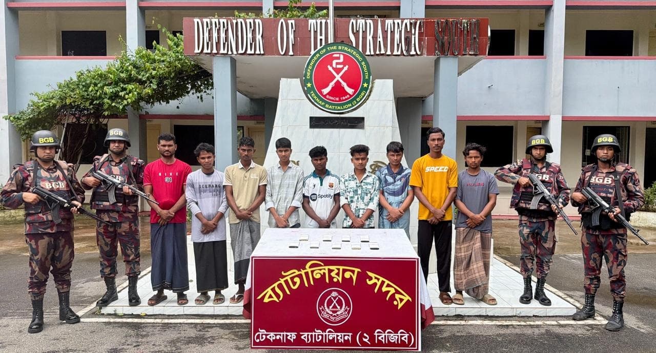 টেকনাফে বিজিবির অভিযানে অনলাইন জুয়া চক্রের ৯ সদস্য আটক