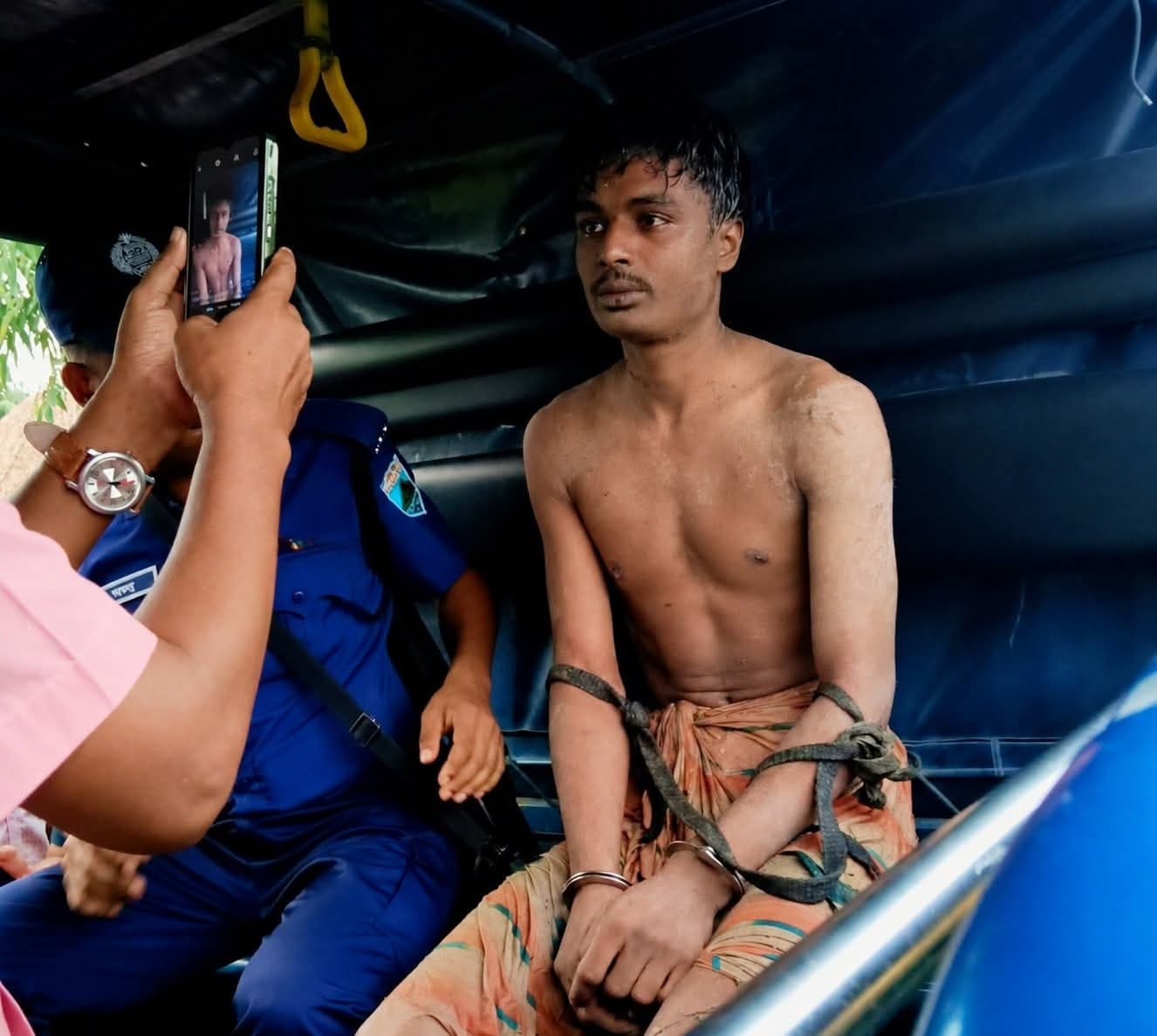 সাত মাসের অন্তঃসত্ত্বা স্ত্রীকে কুপিয়ে খুন স্বামীর, অনাথ হলো চার বছরের ছোট্ট সন্তান