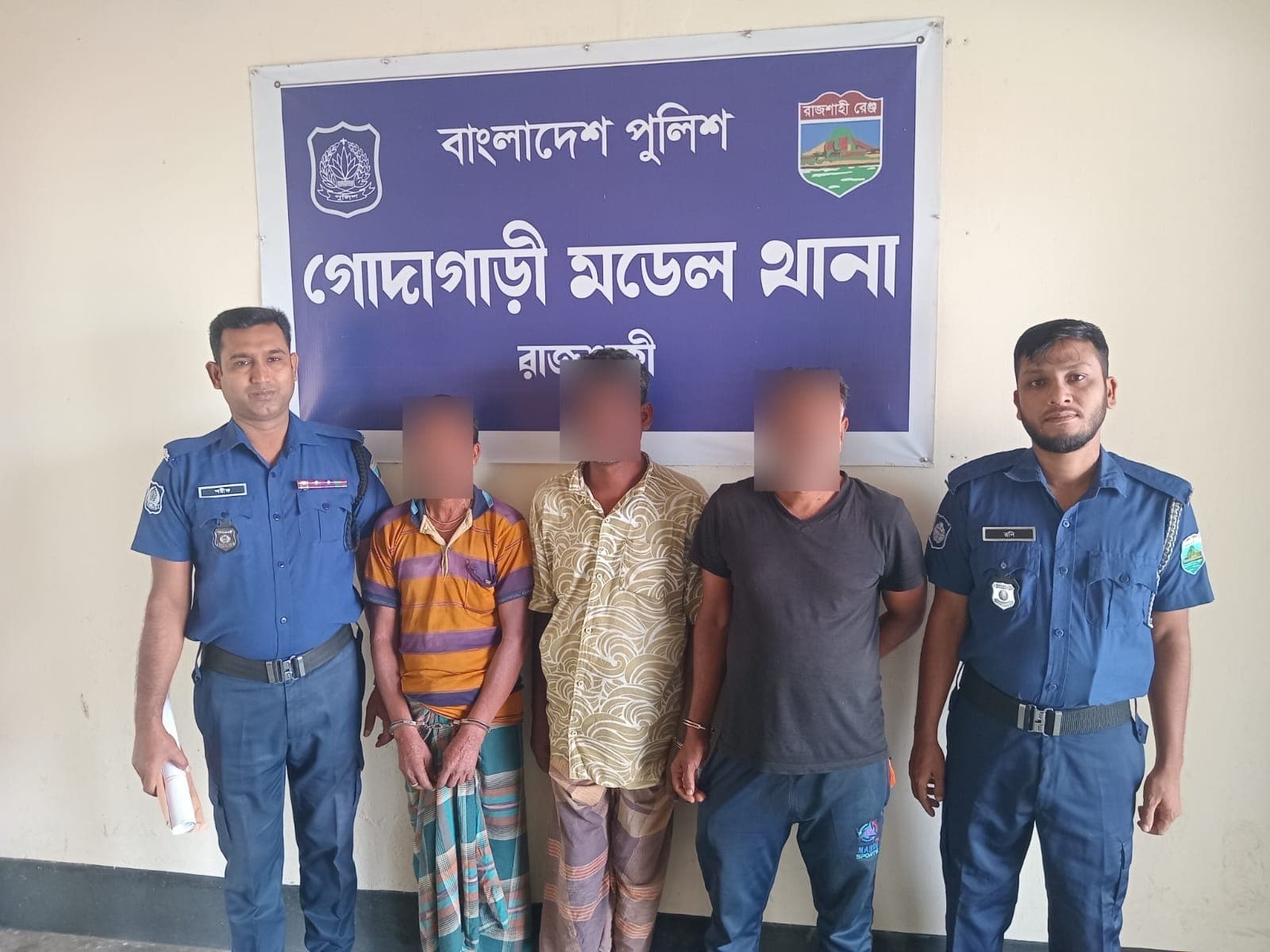 রাজশাহীতে পুলিশের বিশেষ অভিযান: প্রথম দিনেই মাদকসহ গ্রেফতার ১২, চলবে আগামী ২৭ জুলাই পর্যন্ত