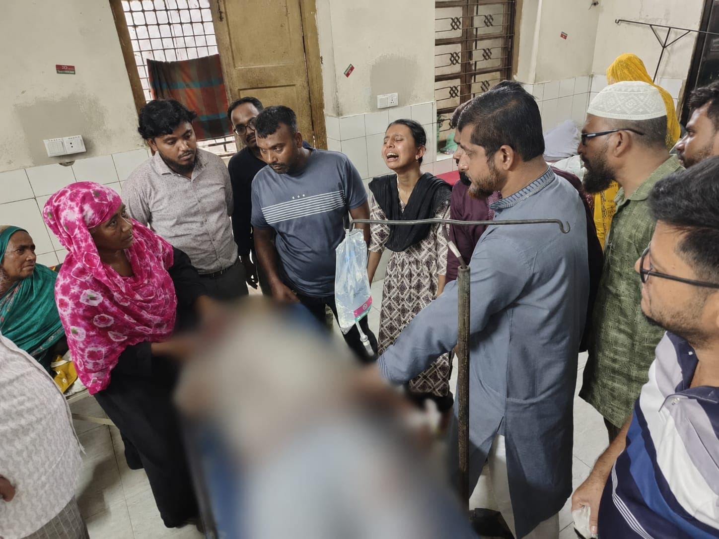 চুয়াডাঙ্গায় রক্তক্ষয়ী সড়ক দুর্ঘটনা মুমূর্ষু আহতদের বাঁচাতে হাসপাতালে ছুটে এলেন এমপি মাসুদ পারভেজ রাসেল