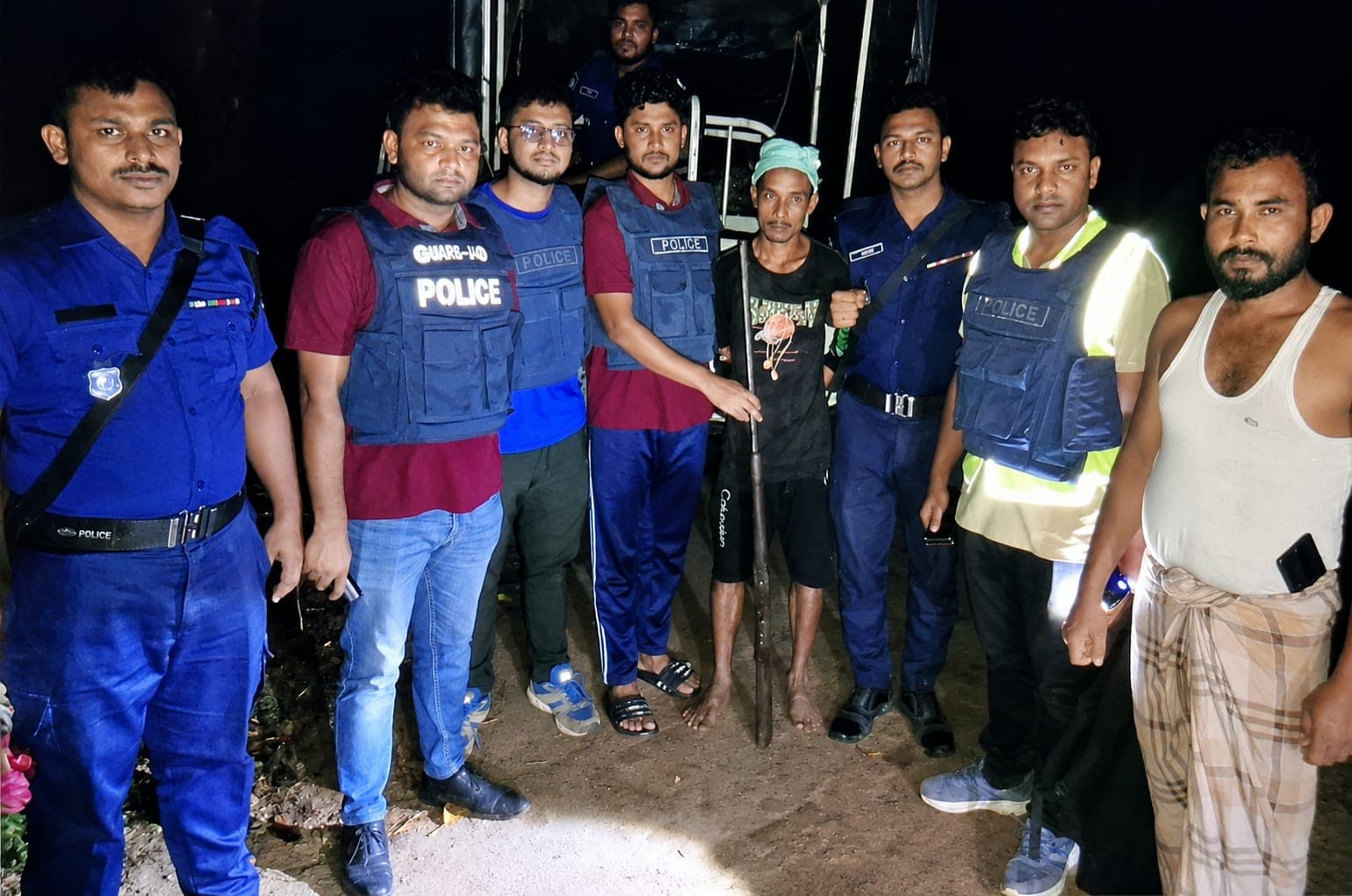 লামায় পুলিশের অভিযানে অস্ত্রসহ একজন গ্রেফতার