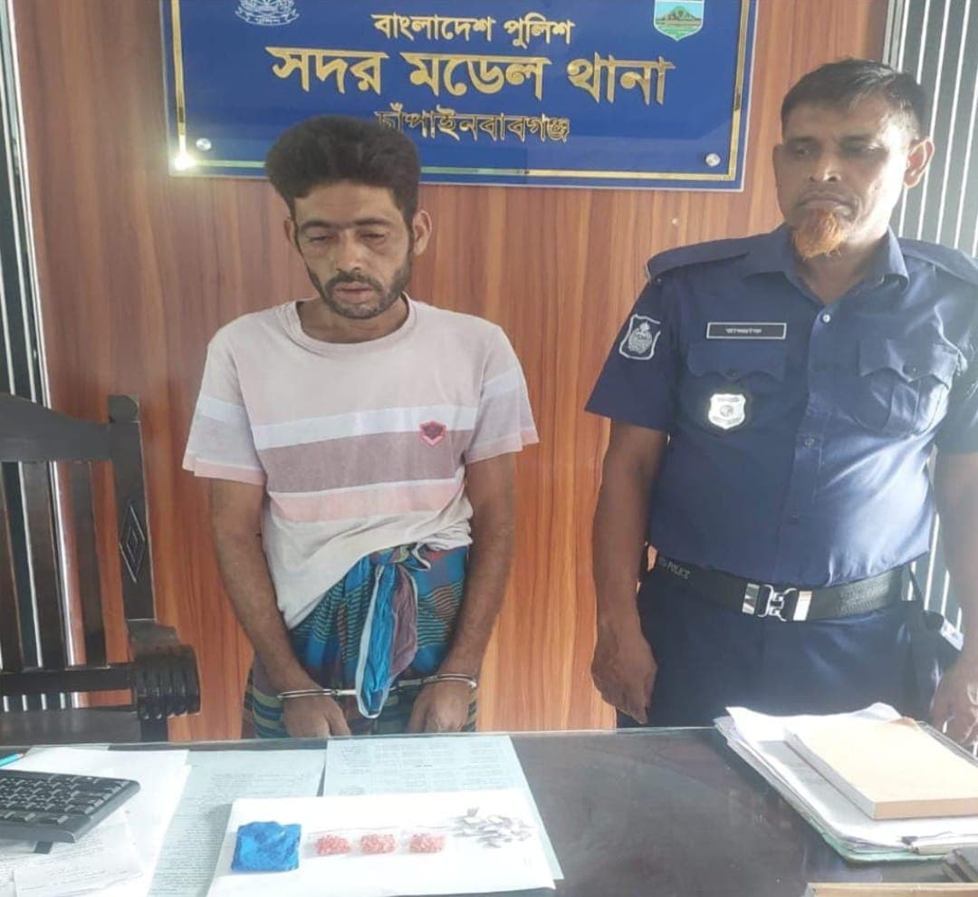 চাঁপাইনবাবগঞ্জে ১০ গ্রাম হেরোইন ও ১৫০ পিস ইয়াবাসহ গ্রেফতার ১