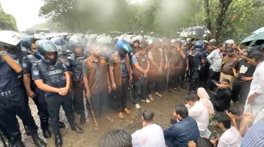 চতুর্থ ব্যারিকেড পেরিয়ে হবিগঞ্জের পথে এনসিপি, পৌর এলাকায় বিজিবি মোতায়েন