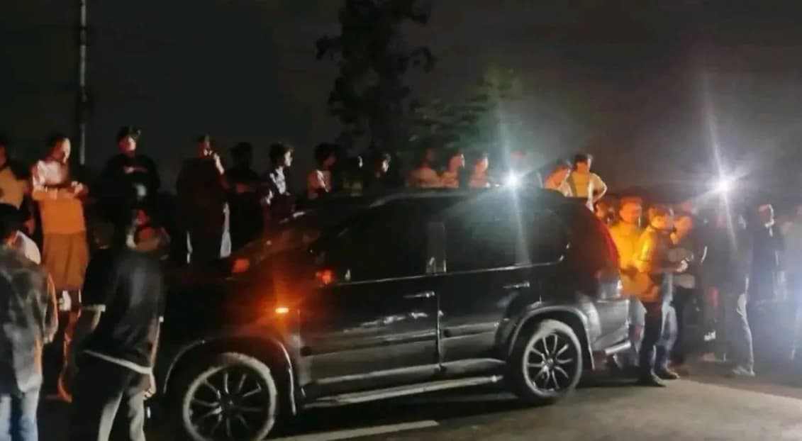 চট্টগ্রামে ব্যবসায়ীর গাড়িতে ফিল্মি কায়দায় হা*ম*লা, অল্পের জন্য র*ক্ষা পেলেন শহীদুল্লাহ