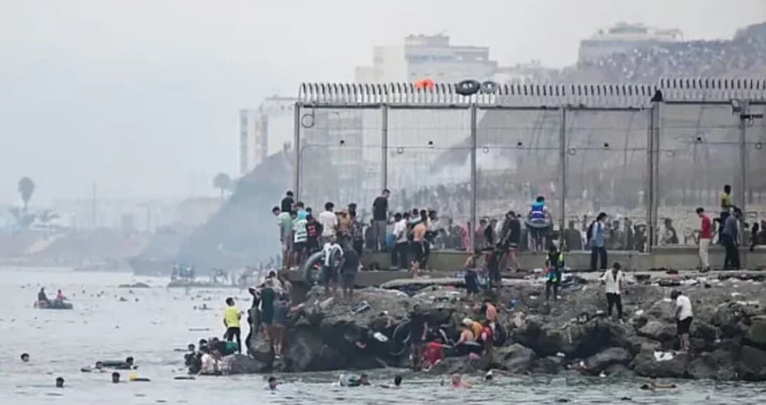 সেউতা শহরে ৬০ হাজার অভিবাসনপ্রত্যাশীর প্রবেশ, পরিস্থিতি নিয়ন্ত্রণে সশস্ত্র বাহিনী মোতায়েন করল স্পেন