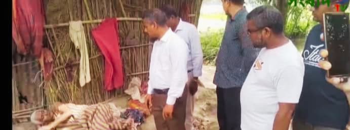 পুকুর পাড়ে ভাঙা ঘরে একাকী এক বৃদ্ধা! পীরগঞ্জে দেখা মিলল এক করুণ জীবনের