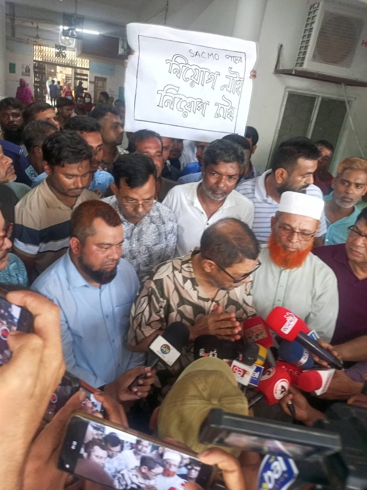 গাইবান্ধায় হঠাৎ হাসপাতাল পরিদর্শনে স্বাস্থ্যমন্ত্রী, অনিয়মে তোপের মুখে চিকিৎসাসেবা