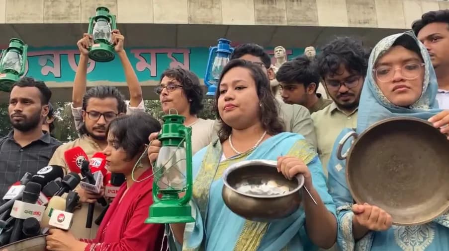 লোডশেডিং ও দ্বিগুণ বিদ্যুৎ বিলের প্রতিবাদে ঢাবিতে শিক্ষার্থীদের বিক্ষোভ, তারেক রহমানের প্রতি আহ্বান