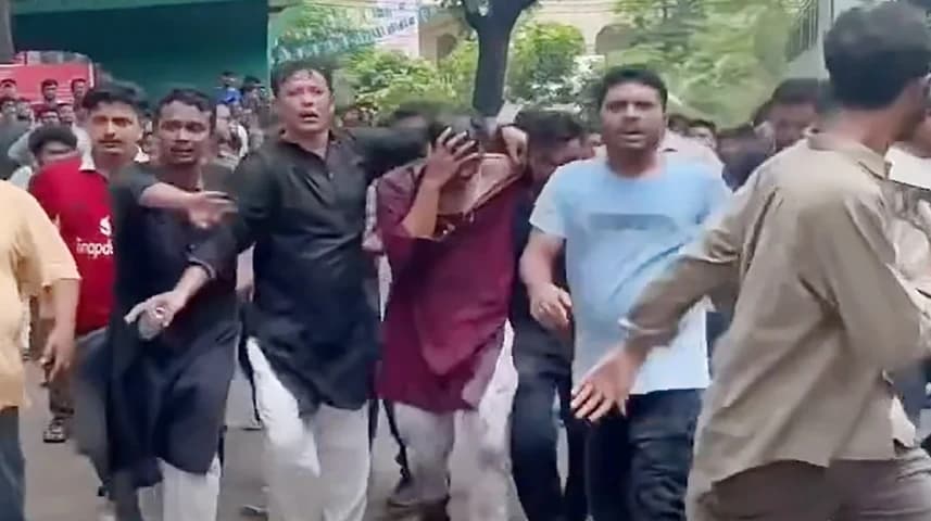 জকসু ভিপি ও জিএসসহ আহত বেশ কয়েকজন, জগন্নাথ বিশ্ববিদ্যালয়ে ছাত্রদলের ব্যাপক হামলা
