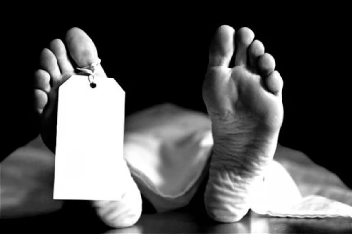 ভালুকার পরিত্যক্ত পুকুর থেকে অজ্ঞাতপরিচয় ব্যক্তির মরদেহ উদ্ধার