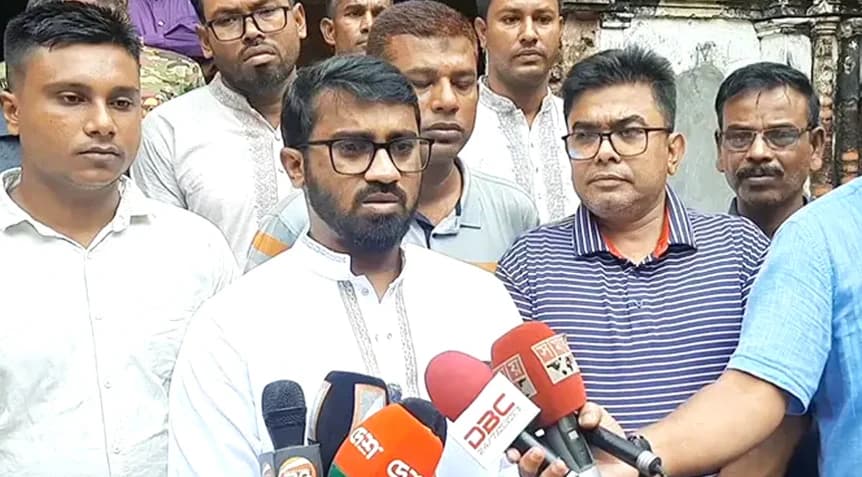 মাহফুজ আলম নাহিদ ইসলামের রাজনৈতিক উপদেষ্টা হিসেবে কাজ করছেন: রাশেদ খাঁন