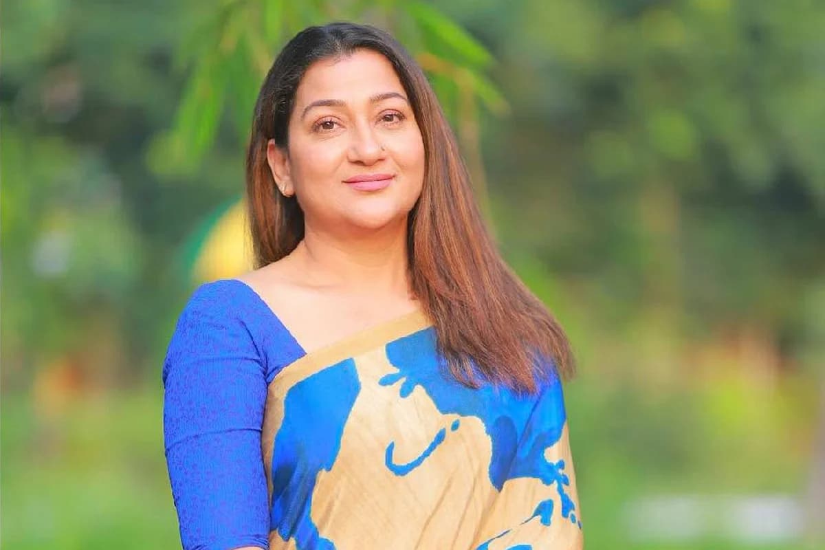 আড়াই দশকের ক্যারিয়ারে ‘জাতীয় ফুপু’ হয়ে ব্যাপক আলোচনায় দীপা খন্দকার