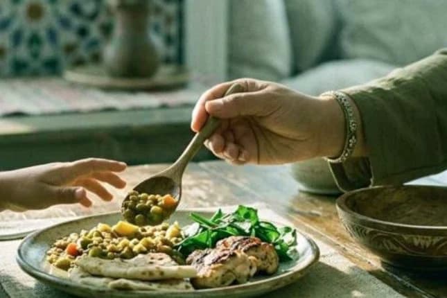 হালাল থেকে পরিমিত আহার: খাদ্যগ্রহণে মুমিনের জন্য ৫টি অপরিহার্য নির্দেশিকা