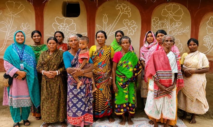 ঠাকুরগাঁওয়ের ক্ষুদ্র নৃগোষ্ঠীর নারীরা অভাবকে জয় করে ঘুরে দাঁড়াচ্ছেন