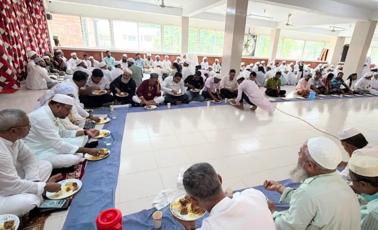 সাড়ে ৩ হাজার এতিম শিশুর সাথে বসে খাবার খেলেন প্রতিমন্ত্রী সুলতান সালাউদ্দিন টুকু