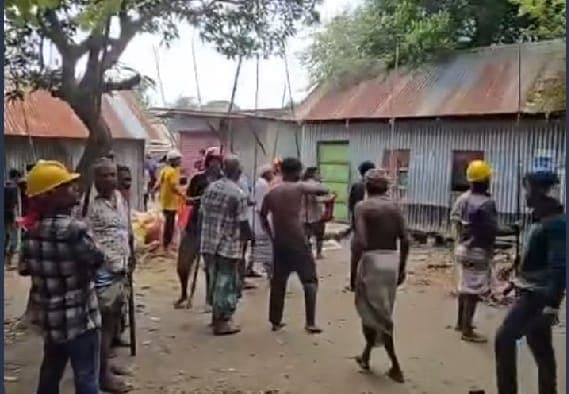 নবীনগরে চার ঘণ্টার রক্তক্ষয়ী সংঘাত: আহত ৩০, বাড়িঘরে ভাঙচুর ও লুটপাটের তাণ্ডব!