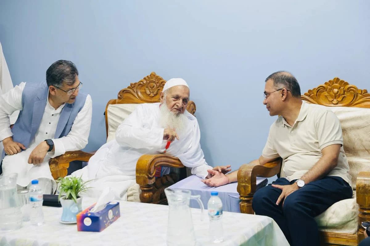 শাপলা চত্বরের রক্ত আর ধর্মের মর্যাদা: প্রধানমন্ত্রীর কাছে হেফাজতের ৯ দফা দাবি