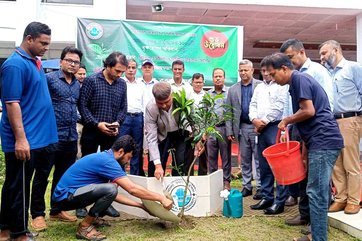 ১ হাজার চারাগাছে সাজবে মোংলা বন্দর, বৃক্ষরোপণ কর্মসূচির উদ্বোধন
