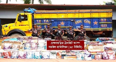 ব্রাহ্মণবাড়িয়ায় বিজিবির অভিযান: পাথরের নিচে লুকিয়ে দুই হাজার ভারতীয় শাড়ি জব্দ