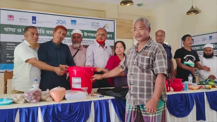 ভয়াবহ বন্যায় দিশেহারা ২৫০ পরিবার, আর্তমানবতার সেবায় পাশে দাঁড়ালো আশিকা