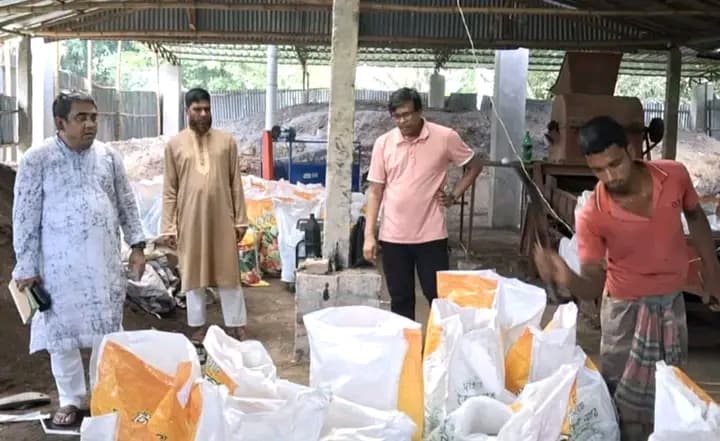 অন্য প্রতিষ্ঠানের প্যাকেট ব্যবহার করার অভিযোগে জামান এগ্রো ফার্মকে ৫০ হাজার টাকা জরিমানা।
