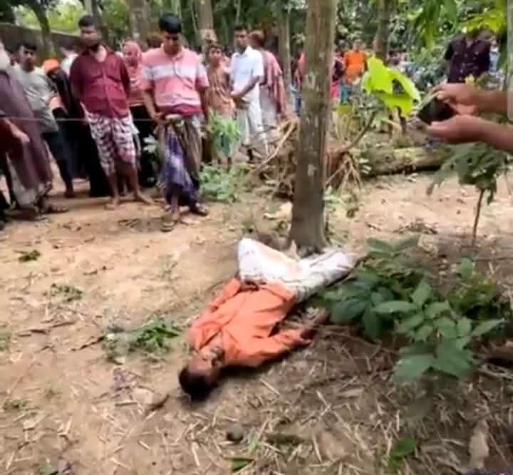 শ্রীপুর উপজেলার বাগানের ভেতর সিএনজি চালকের মরদেহ উদ্ধার করে থানা পুলিশ।