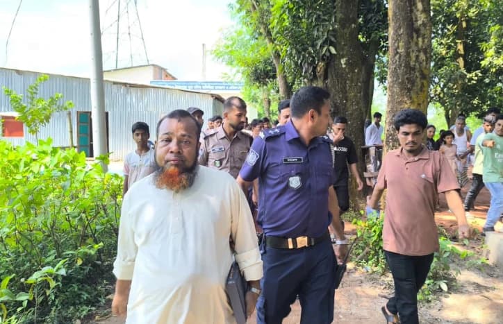 বাবার মোবাইলে অনৈতিক ভিডিও দেখে স্তব্ধ ছেলে, মাদ্রাসা সুপারের কুকীর্তিতে উত্তাল দেবীদ্বার
