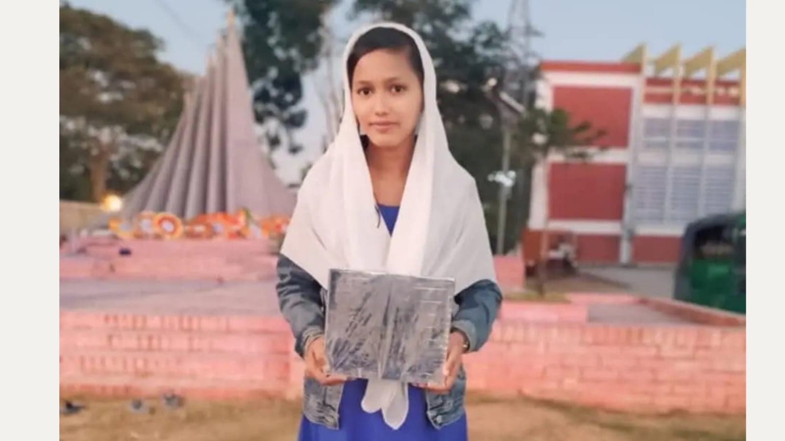 অর্থের অভাবে উচ্চশিক্ষা অনিশ্চিত: এসএসসিতে জিপিএ-৫ পাওয়া মেধাবী রিয়ার পাশে দাঁড়ানোর আহ্বান