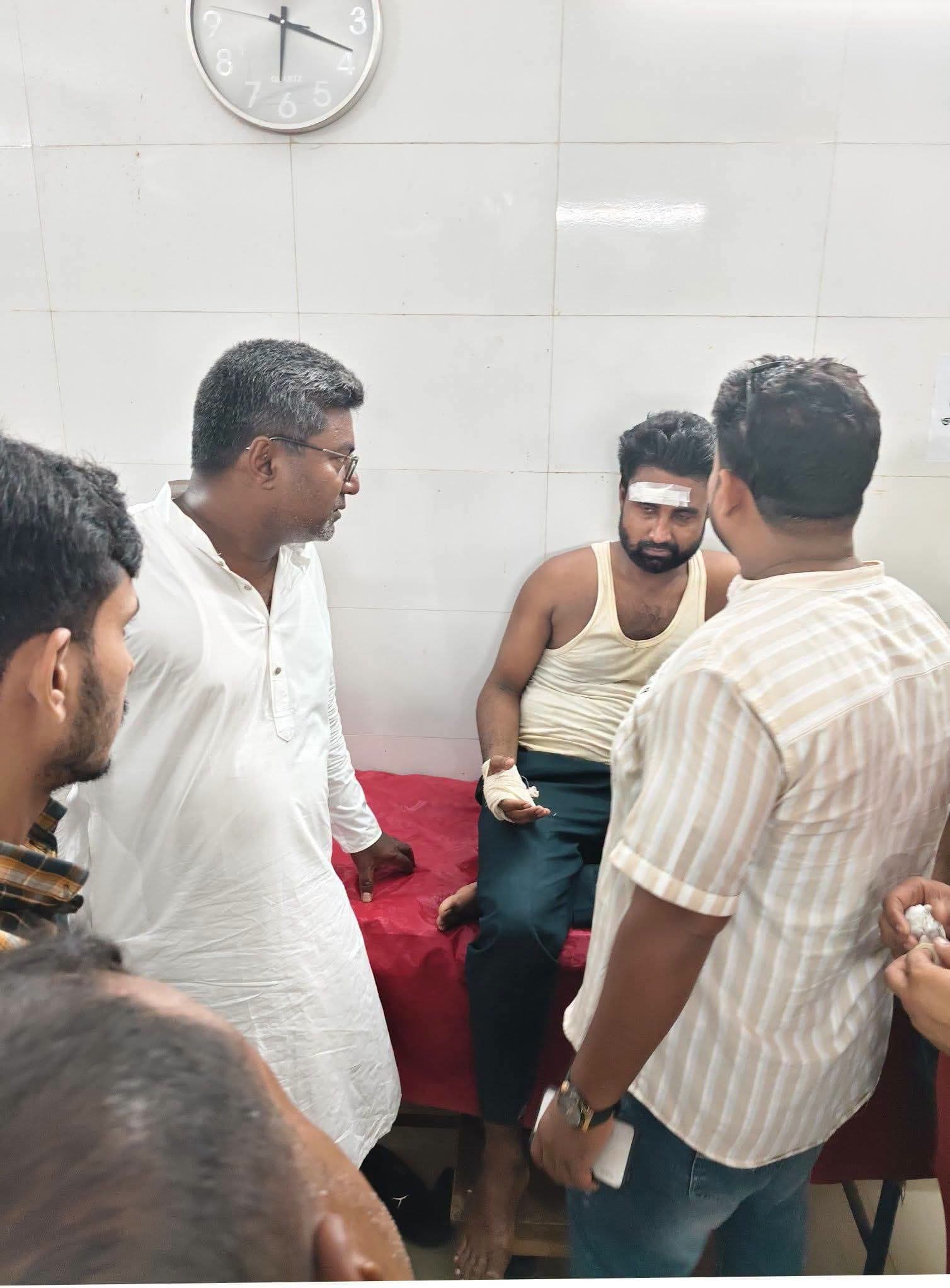 মাদকবিরোধী অভিযানে হামলা: চারঘাটে এমপির মিডিয়া প্রধান ছুরিকাঘাতে আহত, গ্রেপ্তার ১
