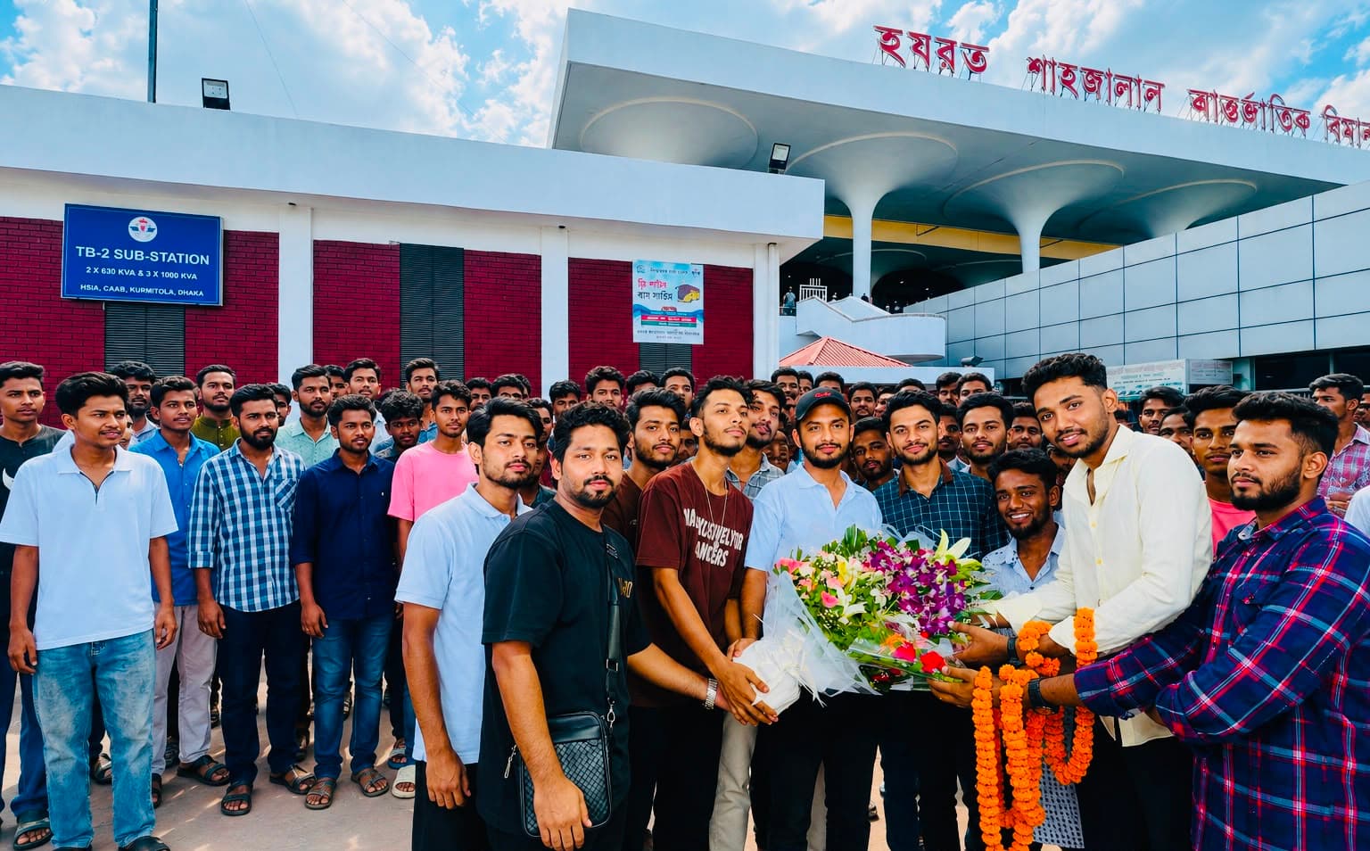থাইল্যান্ডে চিকিৎসা শেষে দেশে ফিরলেন ছাত্রদল নেতা প্রত্যয় বেপারী: শাহজালালে নেতাকর্মীর উষ্ণ সংবর্ধনা