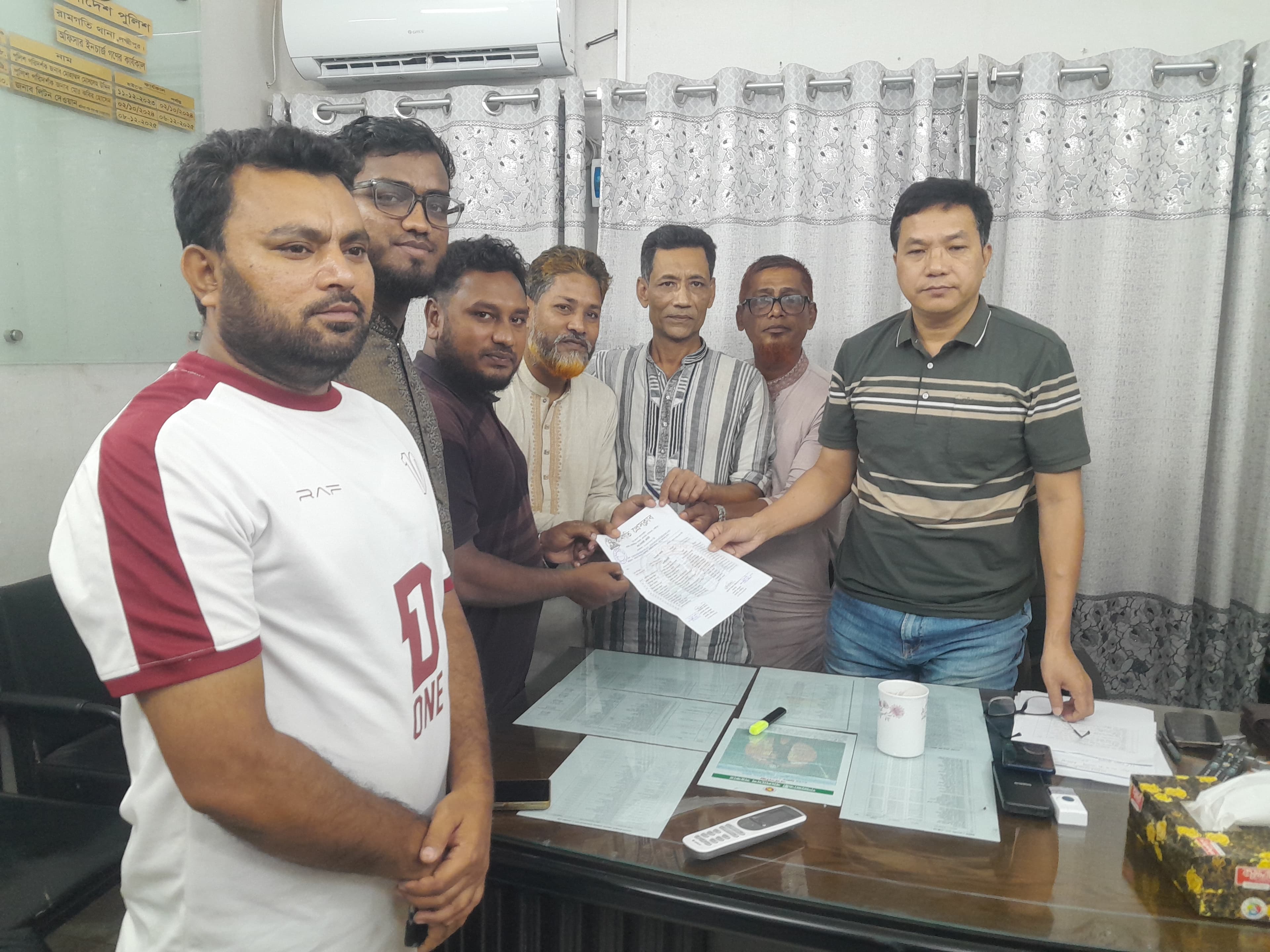 রামগতি থানাকে দালালমুক্ত ঘোষণা ওসির