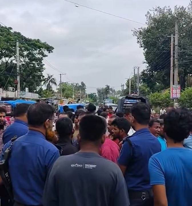 বাসের ধাক্কায় তৃতীয় শ্রেণির শিক্ষার্থী শিফার মর্মান্তিক মৃত্যু