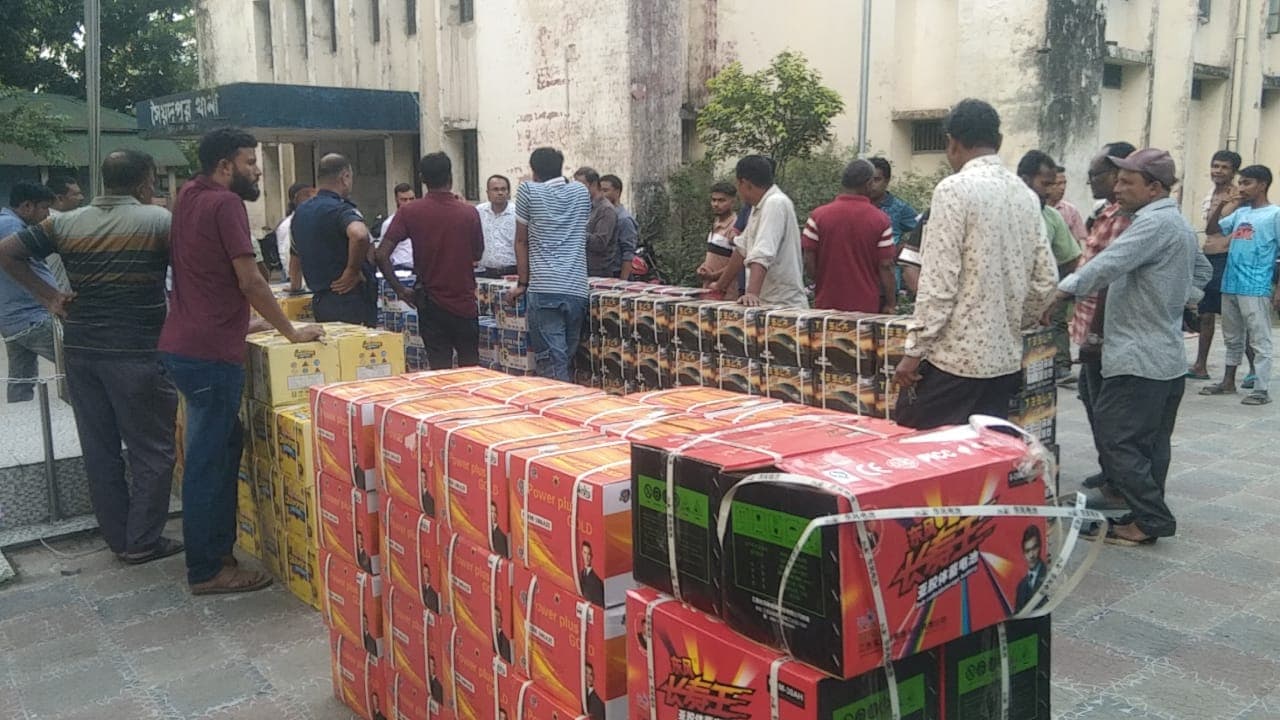 সৈয়দপুরে ট্রাকসহ অটো রিক্সার ৩০০ পিস চায়না ব্যাটারী আটক