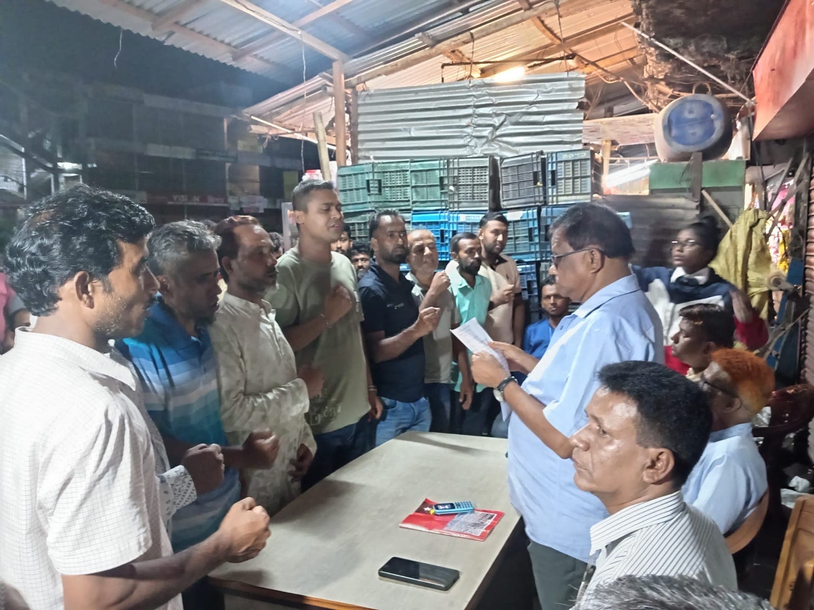 খুলনা মহানগর হকার্স ইউনিয়নের নবনির্বাচিত নেতৃত্বের শপথ গ্রহণ