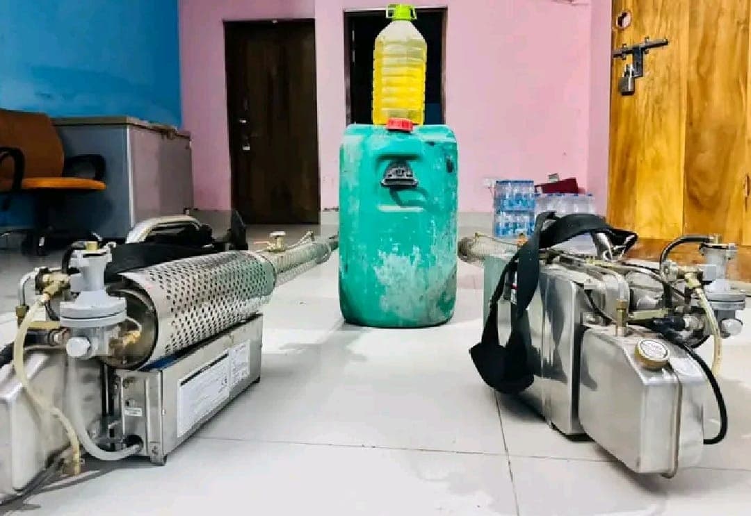 ডেঙ্গু মোকাবিলায় নিজস্ব ফগার মেশিন নিয়ে মাঠে খুলনা মহানগর স্বেচ্ছাসেবক দল