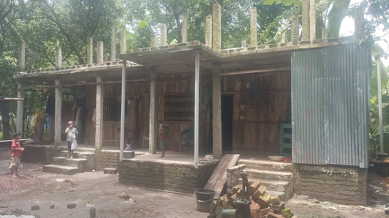 কালীগঞ্জে চুরি করতে বাসায় ঢুকে গৃহ কর্ত্রীকে ধর্ষণ