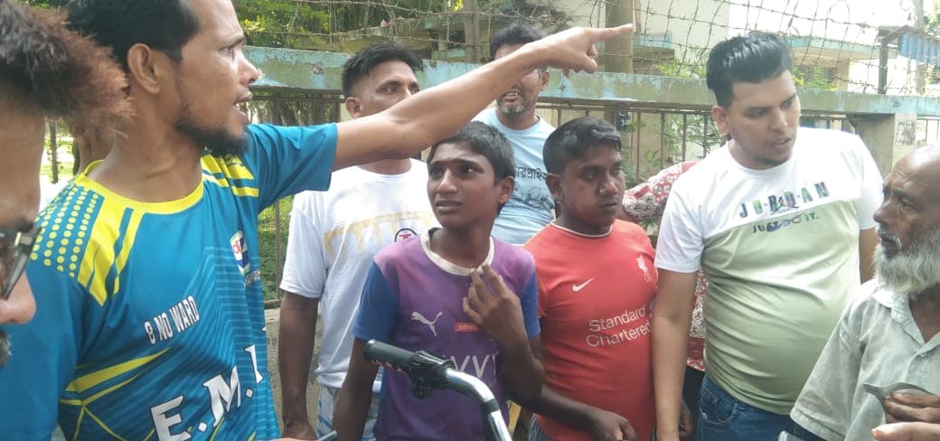 বাবার অসুস্থতা, শেষ সম্বলটুকুও নিল প্রতারকরা: কান্নায় ভেঙে পড়ল ১৩ বছরের রেজওয়ান