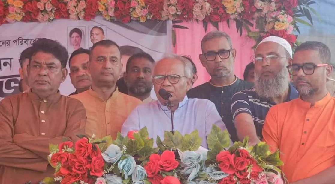 শহীদ হারুনের পরিবারের মুখে হাসি ফুকাচ্ছে বিএনপি, নতুন বাড়ির চাবি দিয়ে আবেগঘন রিজভী
