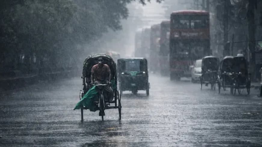 ঢাকায় নামছে বৃষ্টি, সাথে ঝোড়ো হাওয়ার সতর্কতা
