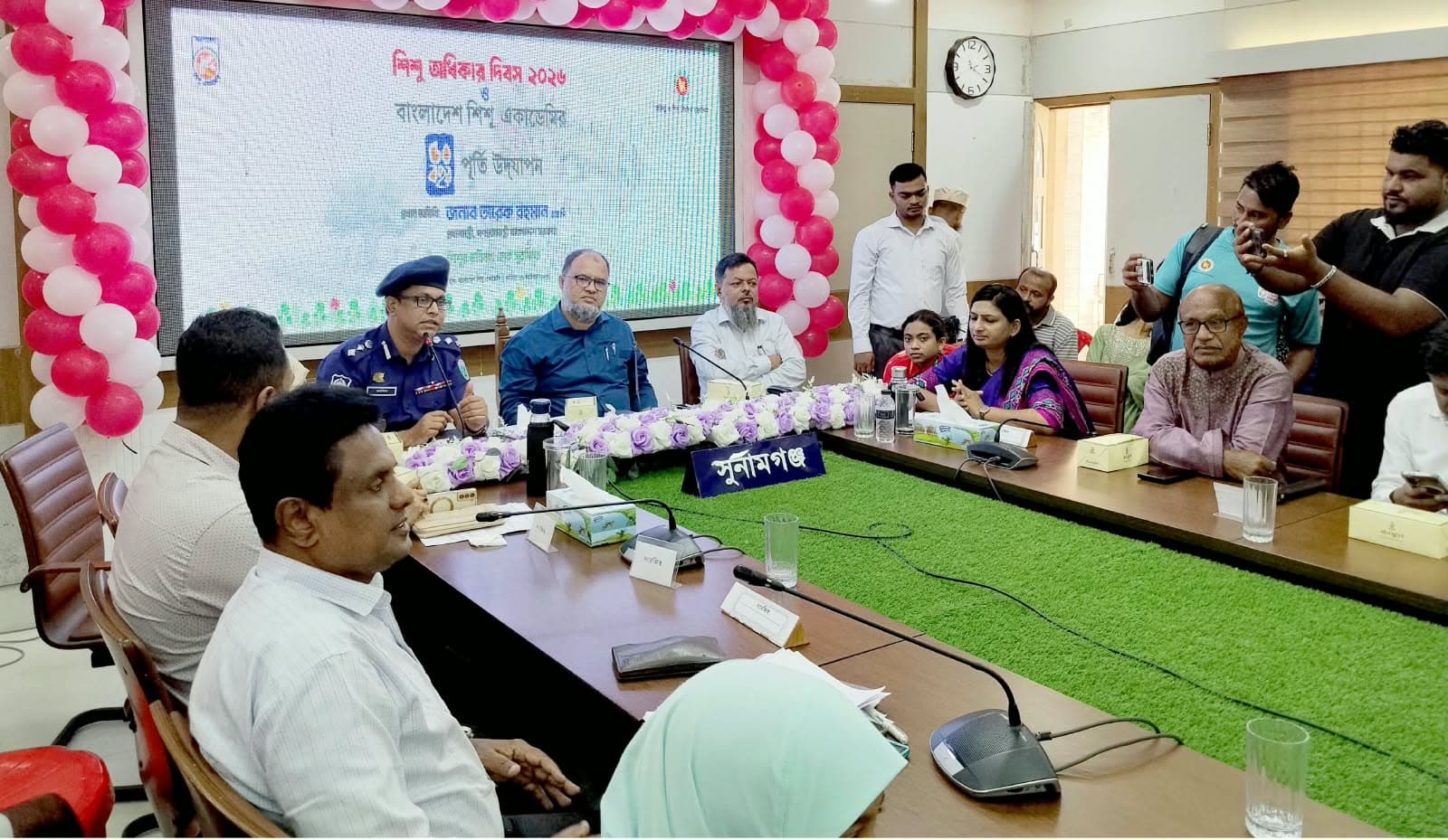 শিশুদের বুকে টেনে নিলেন প্রধানমন্ত্রী, সুনামগঞ্জে উচ্ছ্বসিত শিশু-কিশোররা