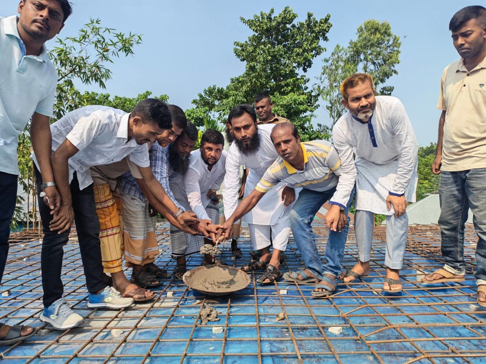 গজারিয়া আগপাড়া জামে মসজিদের ছাদ ঢালাইয়ের উদ্বোধন