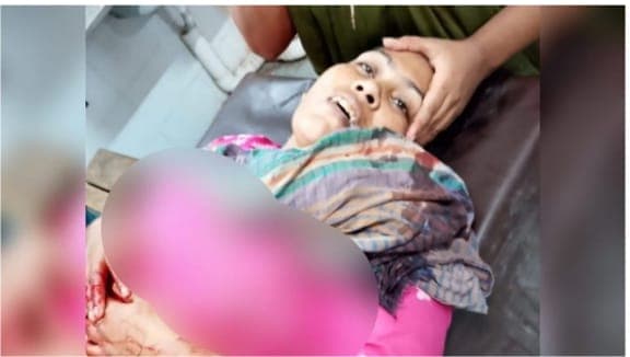 চুয়াডাঙ্গার হকপাড়ার সেলিনাকে কুপিয়ে ক্ষতবিক্ষত