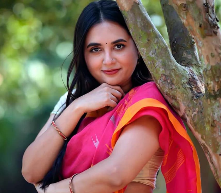 আট মাস মৃত্যুর সঙ্গে লড়ে ক্যামেরায় ফিরছেন তানিয়া বৃষ্টি
