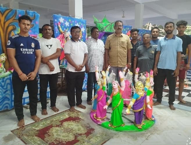চাঁচড়া বর্মণপাড়া শ্রীহরি মন্দিরে ১০১ প্রতিমা স্থাপন