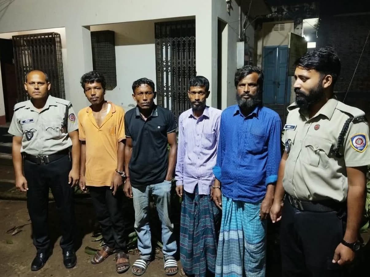 ঠাকুরগাঁওয়ের গড়েয়ায় মাদকবিরোধী অভিযান, আটক ৪ জনের কারাদণ্ড