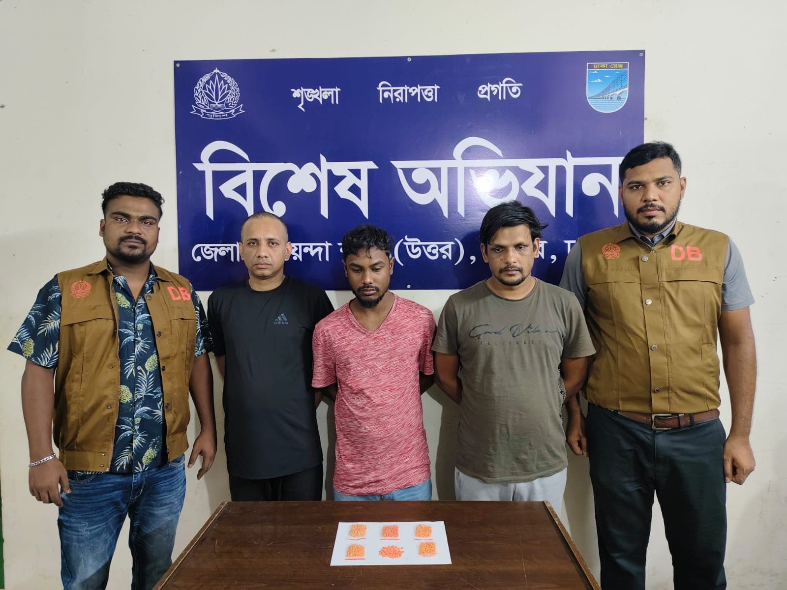 সাভার-আশুলিয়ায় ডিবির বড় সাফল্য, ৫৮৫ ইয়াবাসহ ধরা তিন কারবারি